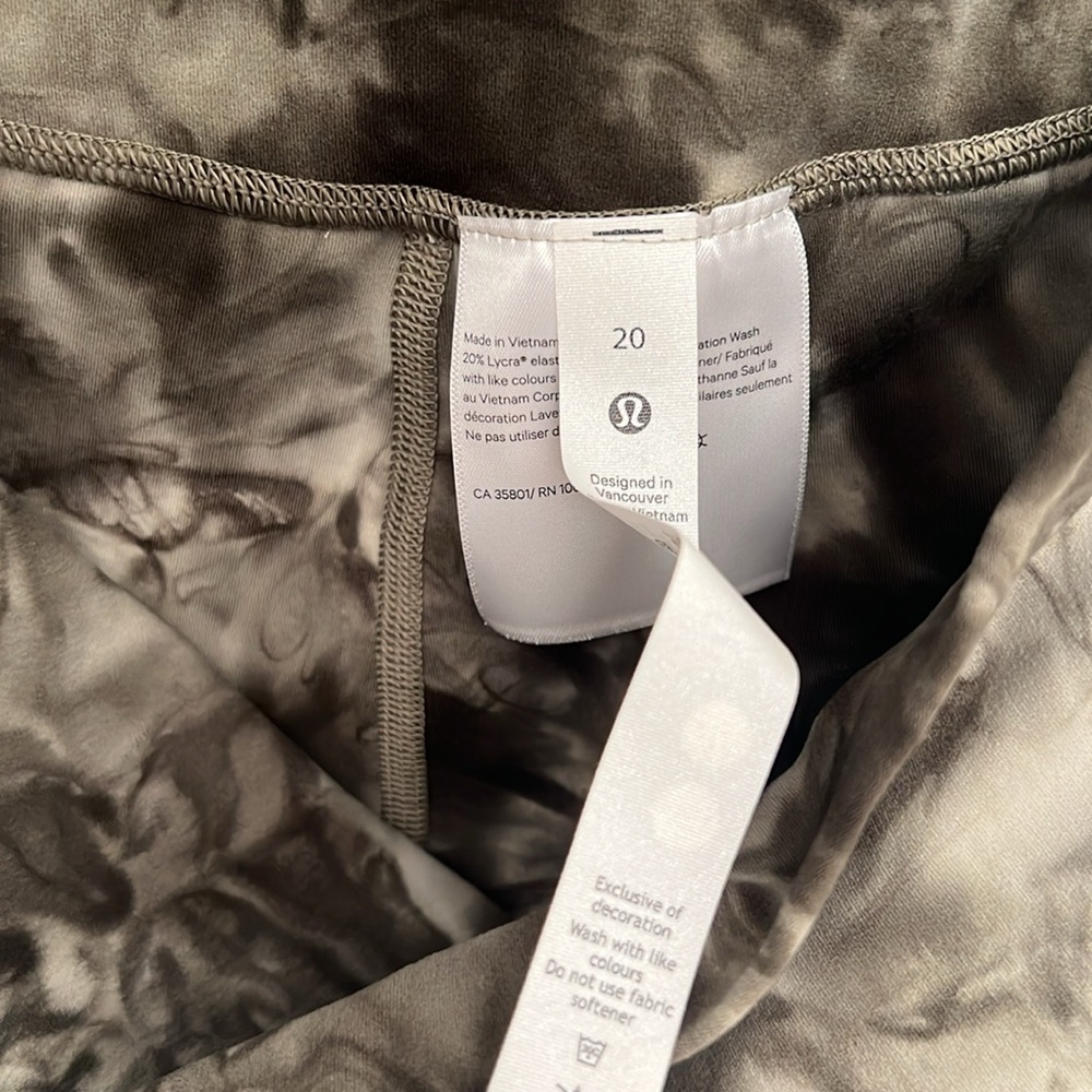 NWOT / Lululemon Align High-Rise Crop 21" - Picture 7 of 8
